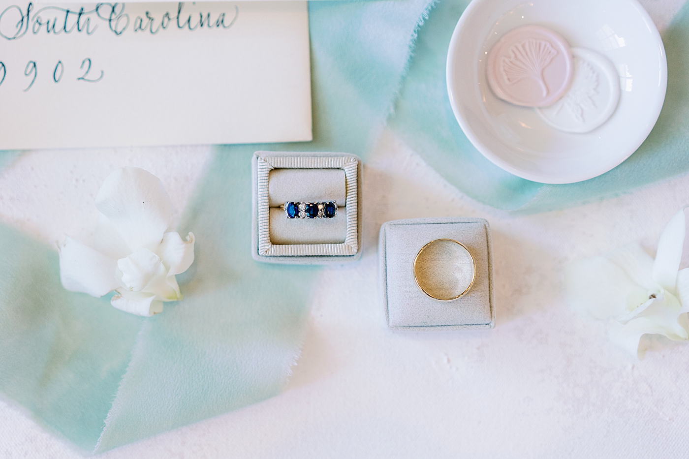 Bride's sapphire ring in a ring box | Image by Annie Laura Photo