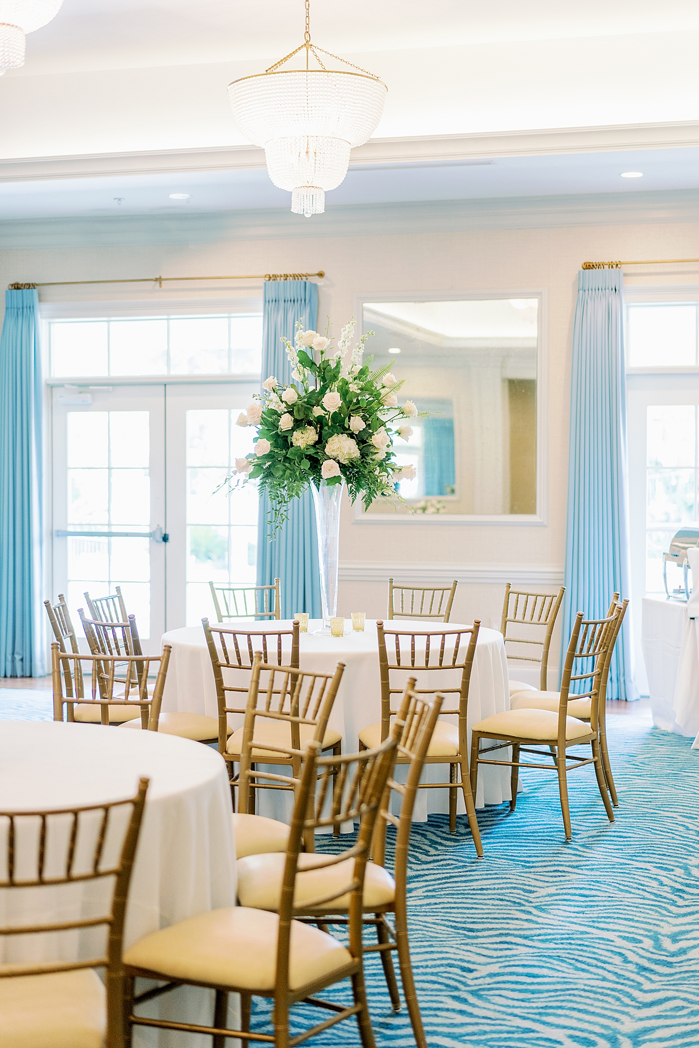 Wedding reception at Simple Southern Country Club Wedding | Image by Annie Laura Photo