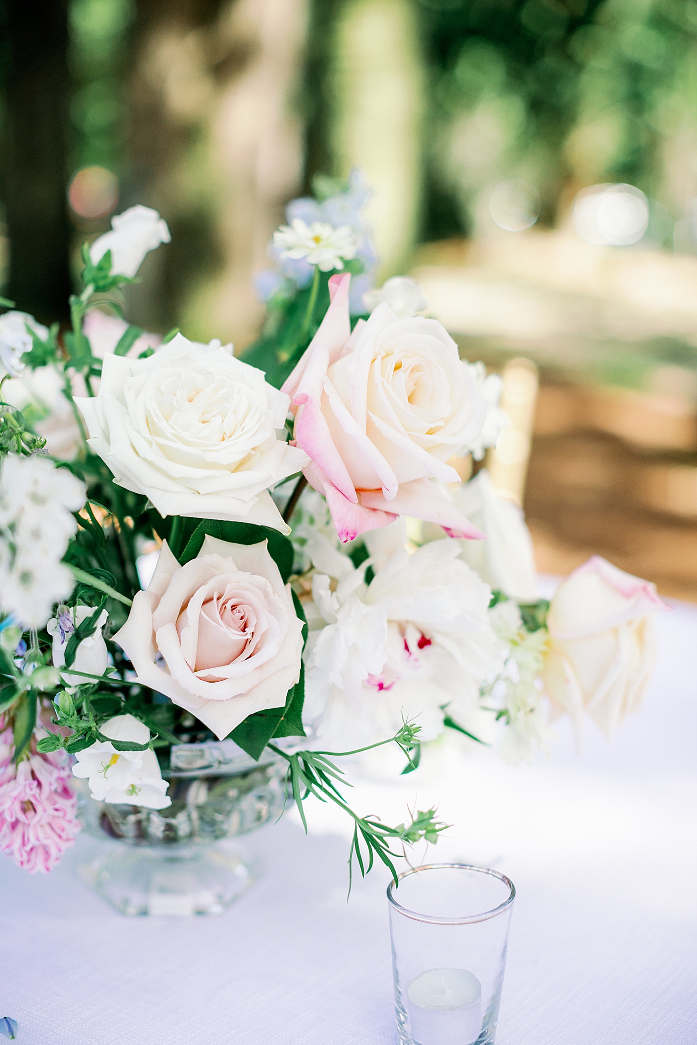 Bright spring wedding flowers | Images by Annie Laura Photography